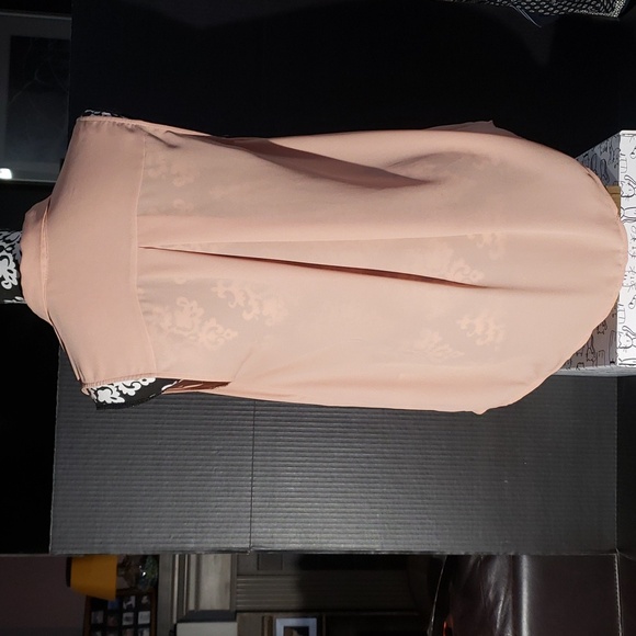 RW&CO. Peachy pink draped sleeveless top. size medium. - Picture 4 of 4